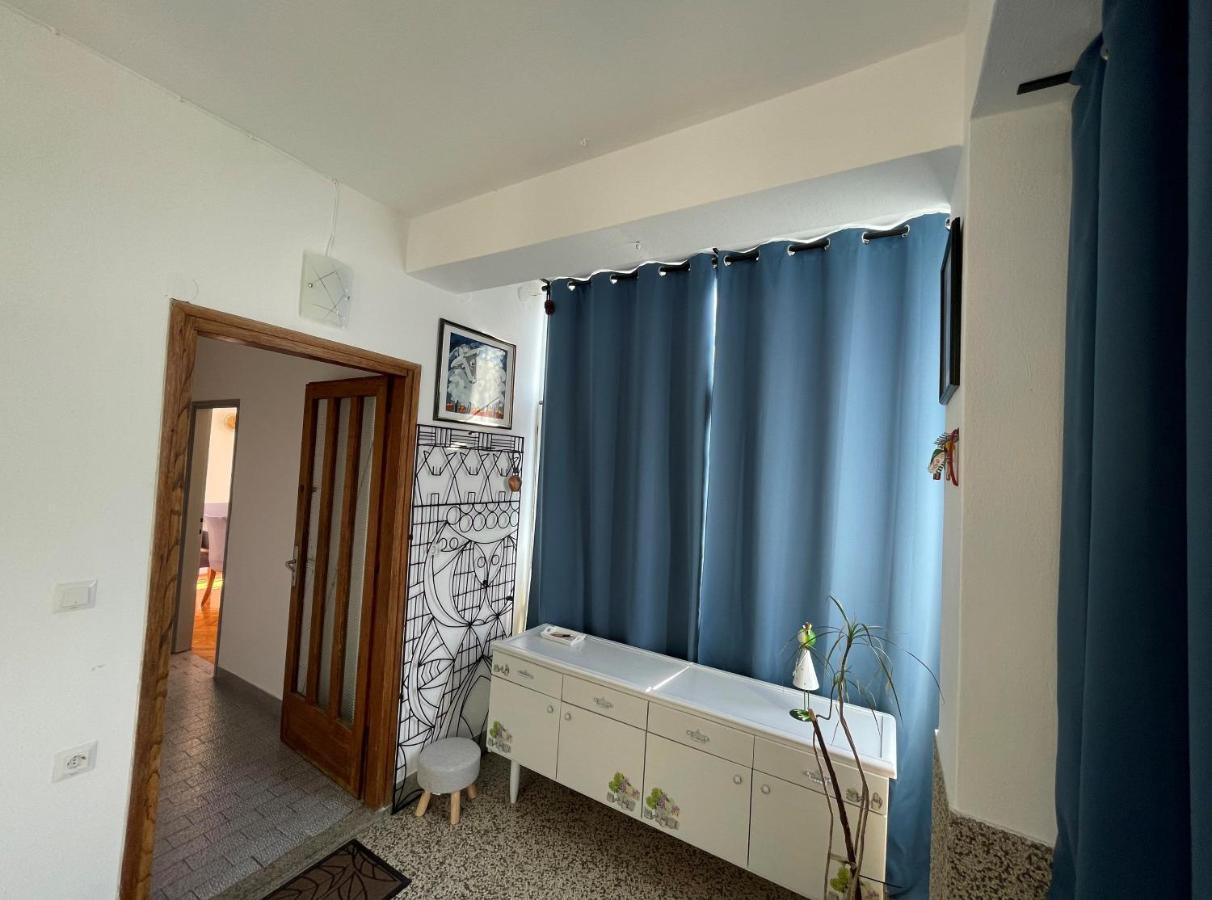 Apartment Mlija Omiš Esterno foto