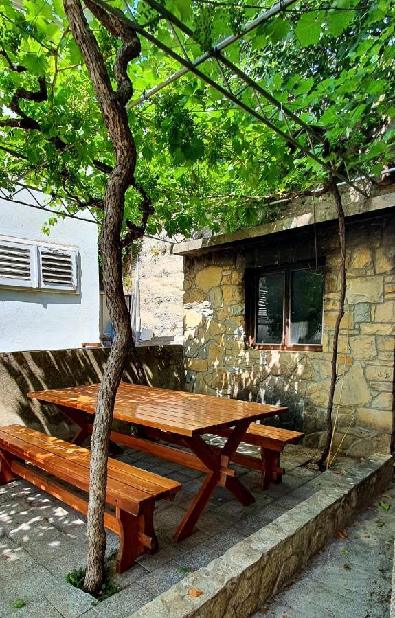 Apartment Mlija Omiš Esterno foto