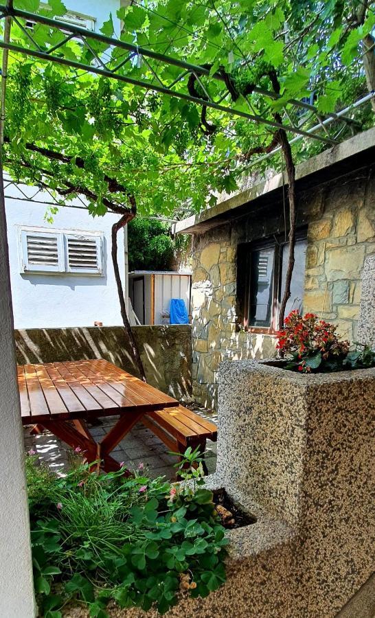 Apartment Mlija Omiš Esterno foto