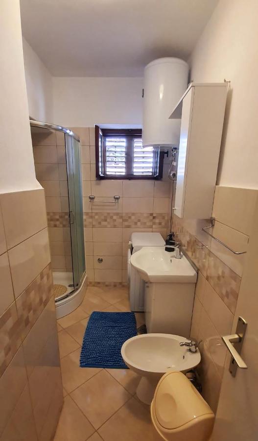 Apartment Mlija Omiš Esterno foto