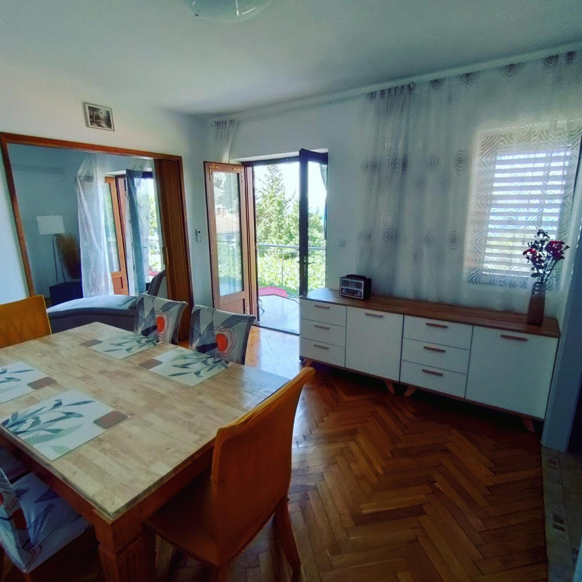 Apartment Mlija Omiš Esterno foto