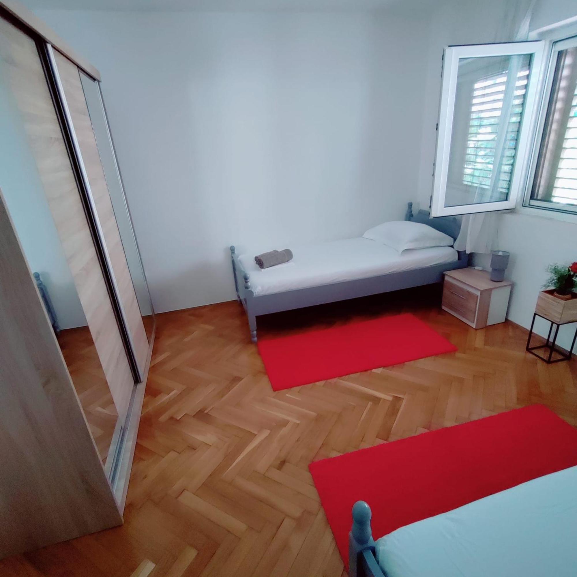 Apartment Mlija Omiš Esterno foto