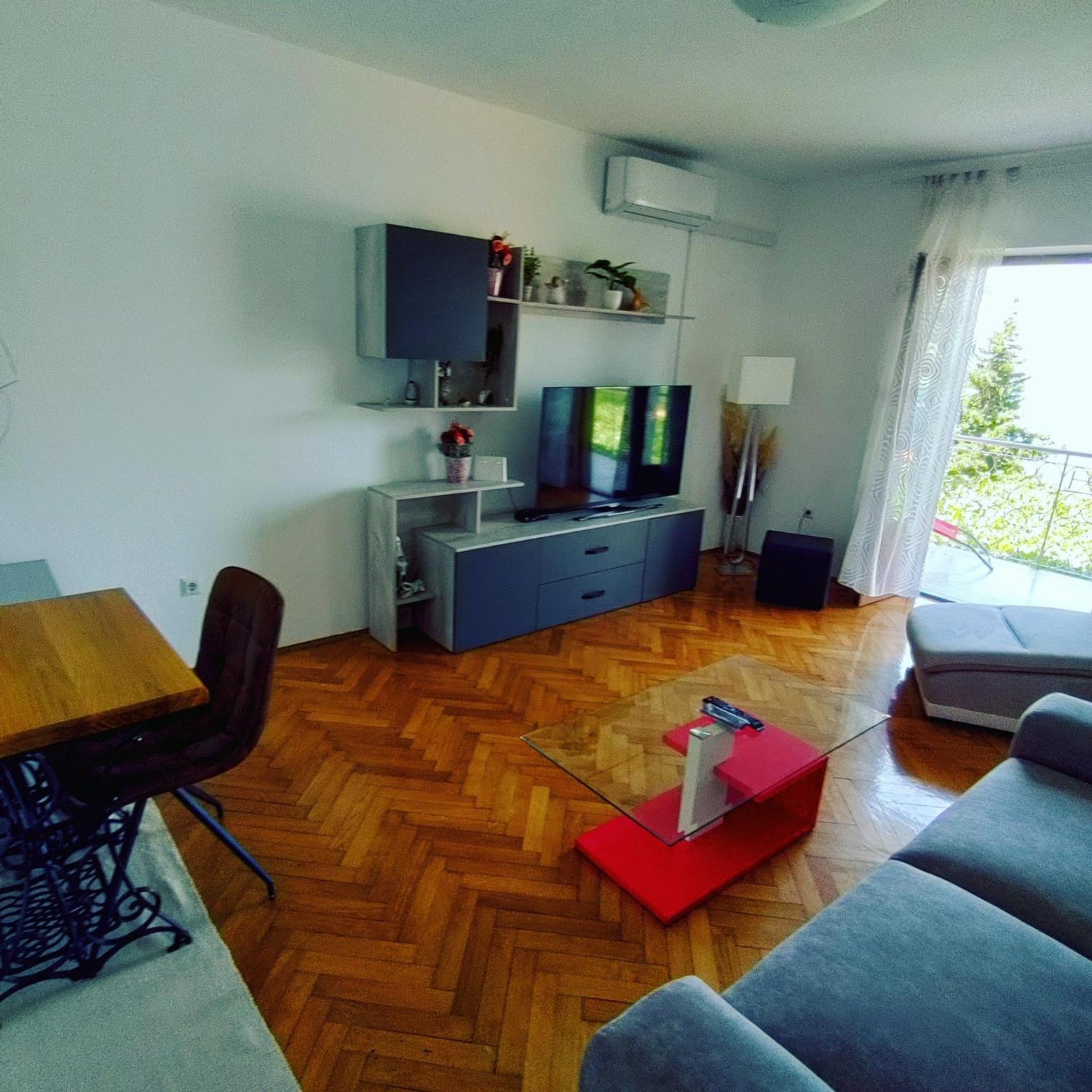 Apartment Mlija Omiš Esterno foto